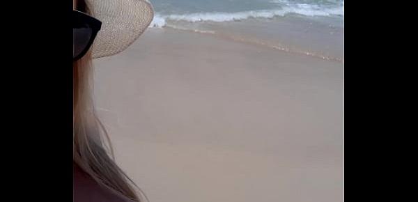  Mirella Mansur na praia de  nudismo Abricó no Rio de Janeiro